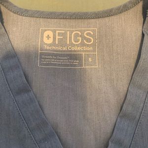 Figs size small blue scrub top